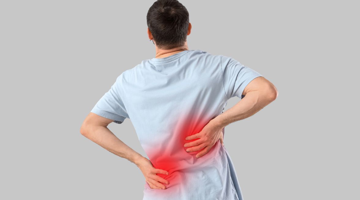 Bị đau lưng dưới gần mông ở nữ giới cách khắc phục