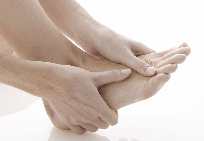 Đau mu bàn chân có phải gout không?